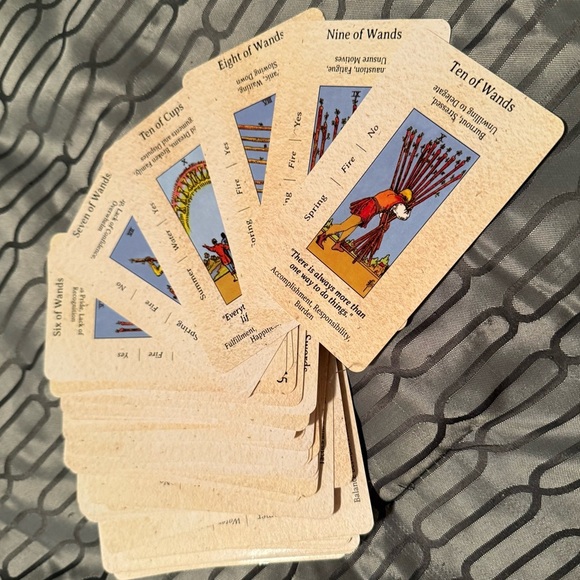 A Touch of Tarot Card Deck 🔮🥠🎱 | Beginner Friendly Cards - Picture 4 of 4